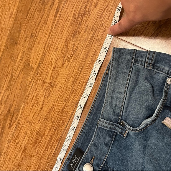 Lane Bryan Venezia Embroidered High Rise Medium Wash Blue Jeans. Size 18 - Picture 11 of 14